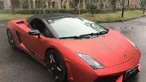 周扬青与神秘潮男牵手，豪车接送引热议