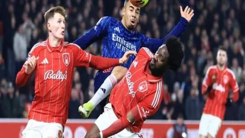 国足新帅角逐白热化！邵佳一、李霄鹏等十员猛将争夺焦点位置