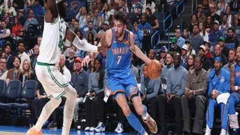 “猛龙败北，巴雷特33分12助攻，戴维斯38分12篮板，遭对手逆转”